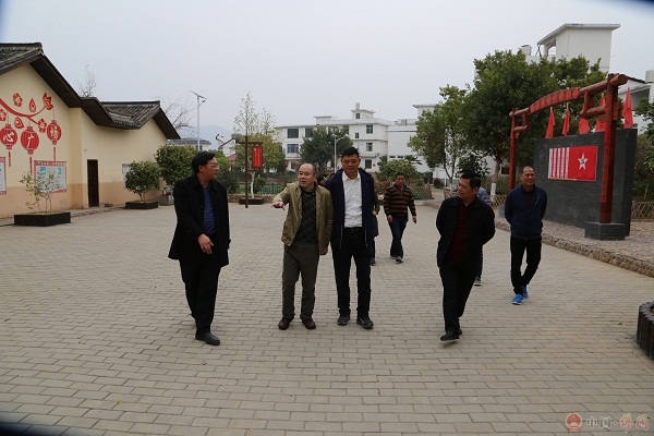 县人大常委会组织我县市人大代表到江西省调研