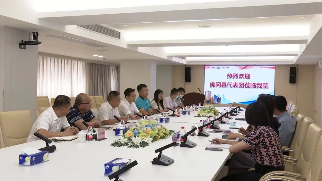 县委书记潘国标带队到省人民医院走访交流