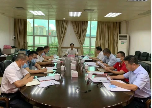 县委书记、县委审计委员会主任潘国标主持召开县委审计委员会会议