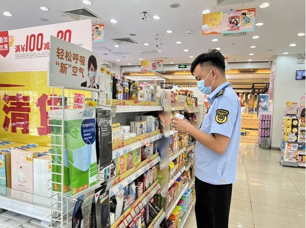 佛冈县市场监督管理局开展化妆品“线上净网线下清源”专项检查.jpg