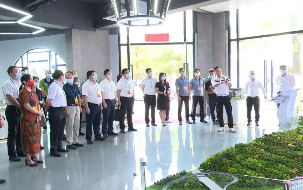 县政协主席袁卫国率队考察重点工业园区开发建设