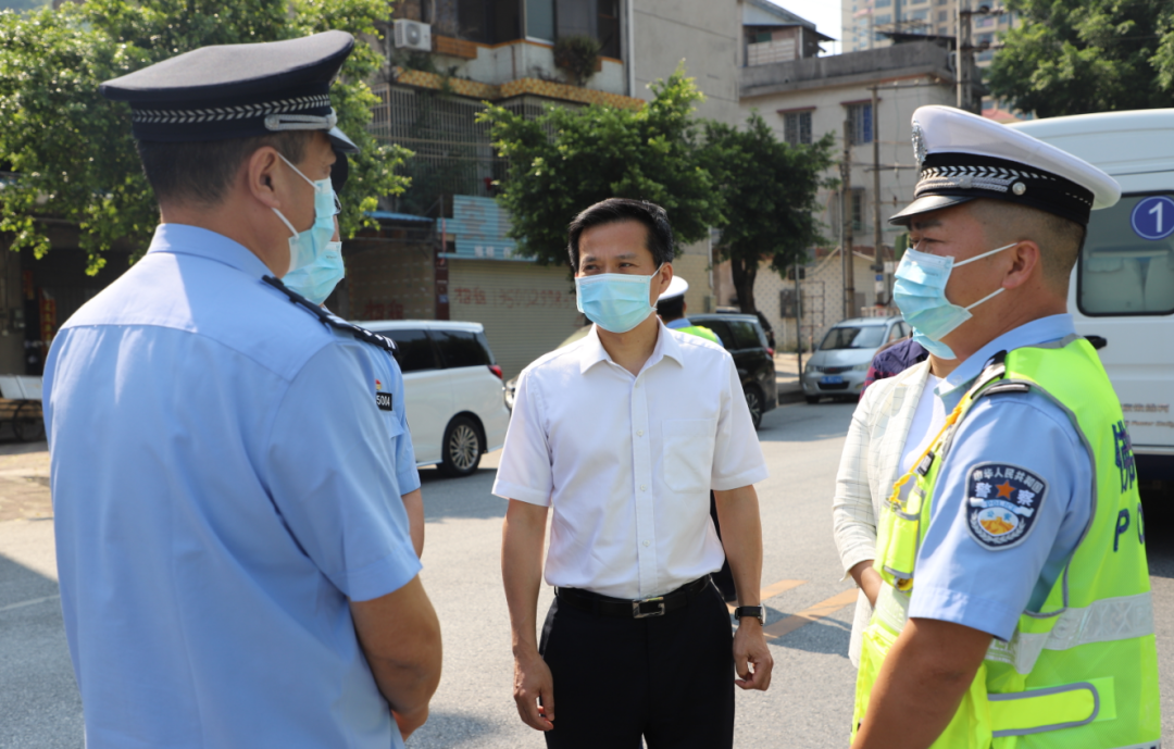县委书记潘国标率队督导检查交通安全整治“清风2022”专项行动开展情况