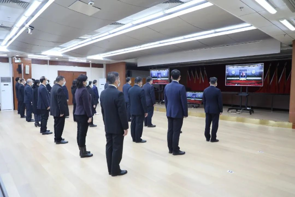 佛冈县各界干部群众收听收看江泽民同志追悼大会