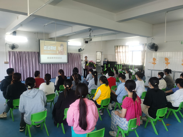 时间;2022.10.13;地点：佛冈县水头镇中心幼儿园多媒体室；主题：2022年清远市青少年“中华魂”（中华好家风）主题教育之《家庭教育促进法》大讲堂(2)；主讲：范桂豆_副本.jpg