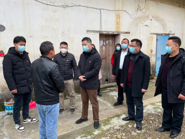 广州黄埔区慈善会暖心帮扶佛冈困难群众