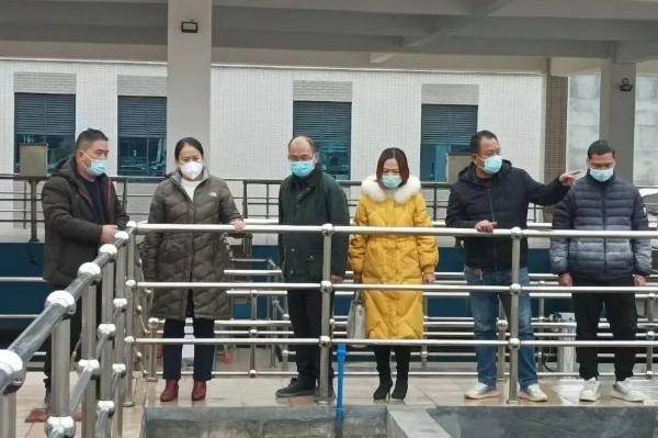 副县长冯郁娴到县城乡饮用水服务中心督导检查节前供水安全生产工作，并召开专题研究会议