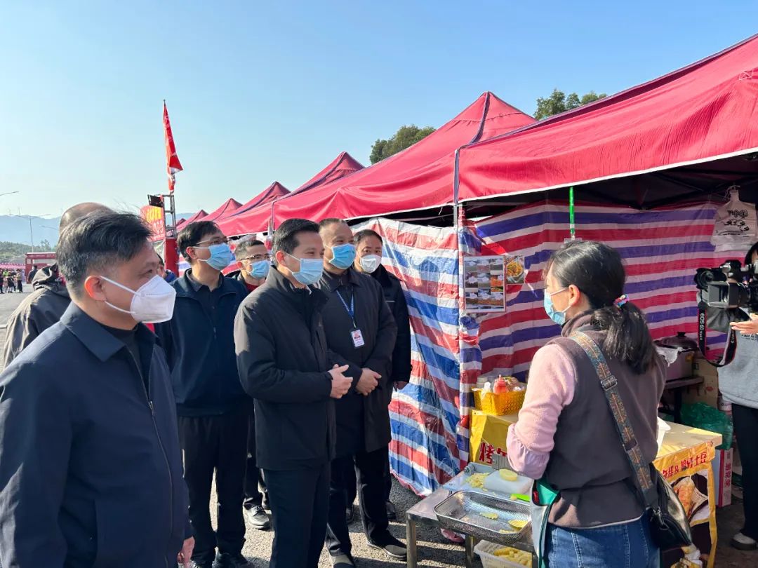 县委书记潘国标率队开展春节前安全生产督导检查