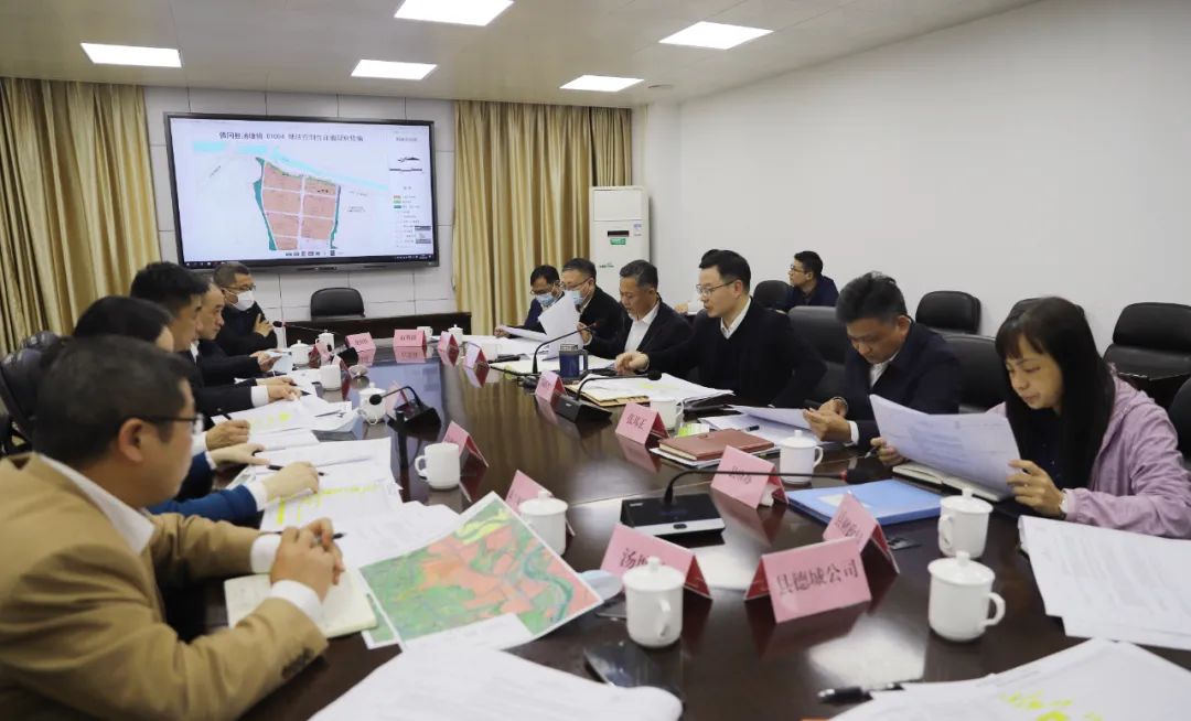 县委副书记、县长江红平主持召开佛冈县加快园区开发建设“夜班车”专题会
