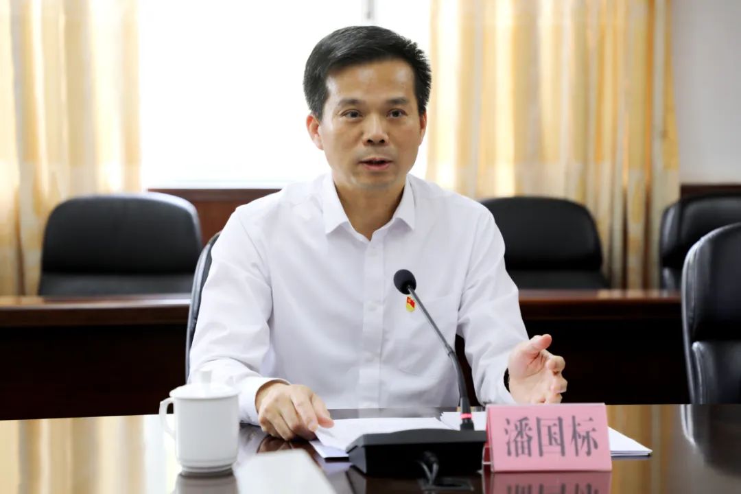 县委书记潘国标以党员身份参加县委办党支部2022年度组织生活会