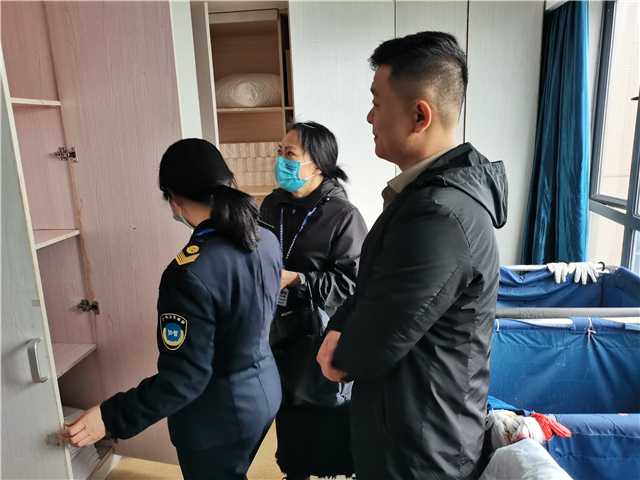 2023.3.27佛冈县卫生监督所检查利鑫国际酒店布草间卫生.jpg
