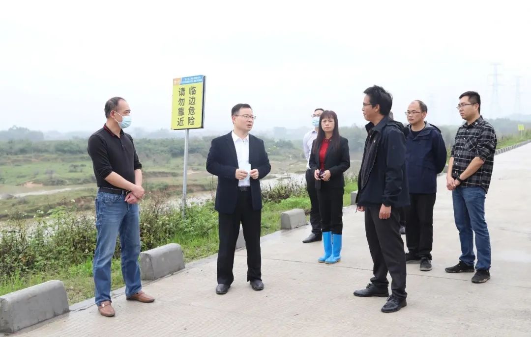 县委副书记、县长江红平率队到龙山镇督导检查地质灾害防治、汛期安全工作