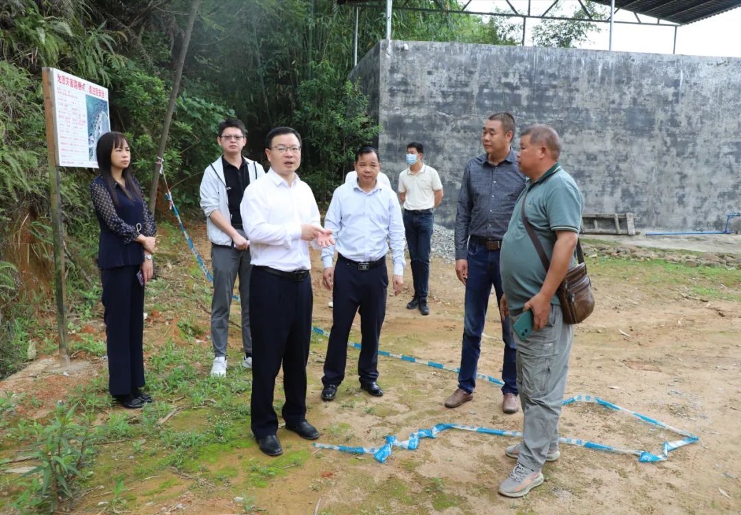县委副书记、县长江红平率队到高岗镇调研人居环境整治及防汛备汛工作