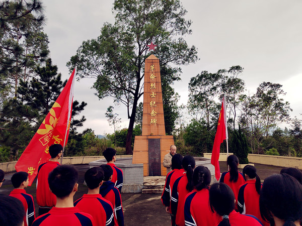 活动时间：2023年4月3日，主办单位：高岗镇政府，活动地点：高岗镇烈士陵园，活动主题：清明祭奠英烈 (2)_副本.jpg