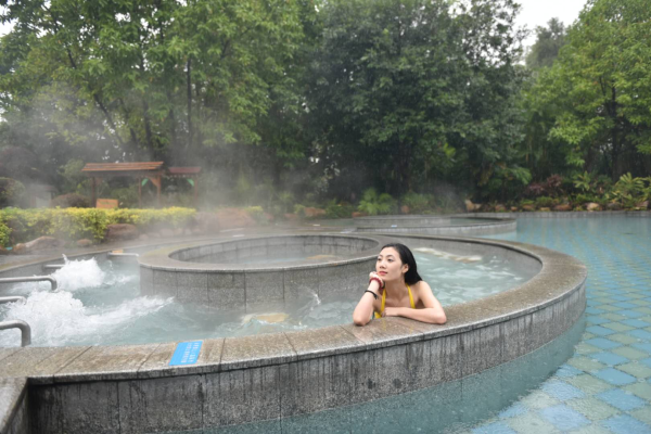 佛冈特色旅游品牌温泉小镇——聚龙湾温泉