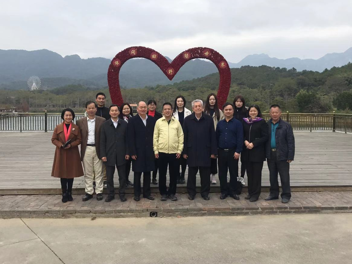 巴拿马前副总统到我县考察旅游项目