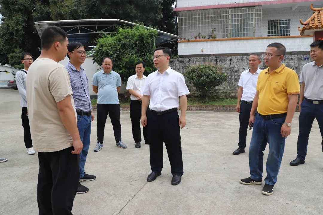 县委副书记、县长江红平率队督导调研农村人居环境整治工作