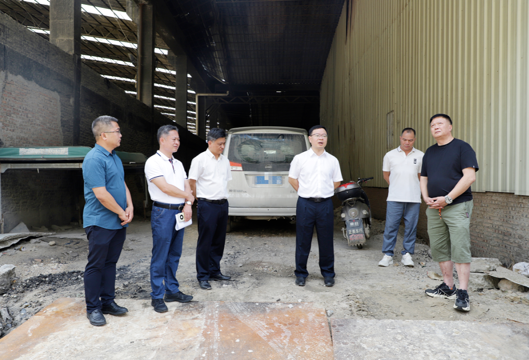 县委副书记、县长江红平率队督导检查企业安全生产和环保工作
