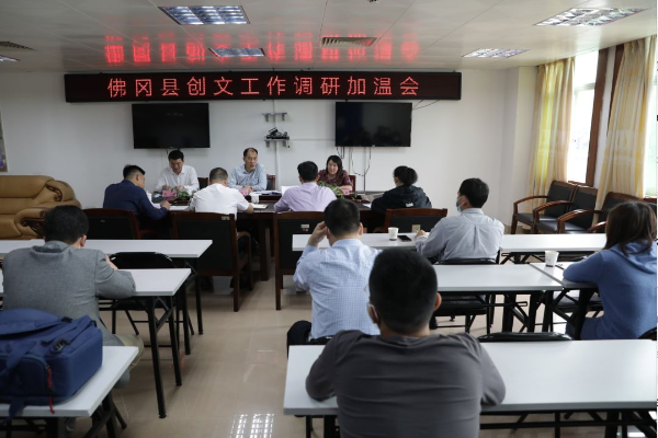县委书记董和平和市文明办专职副主任任嵌到县创文办调研