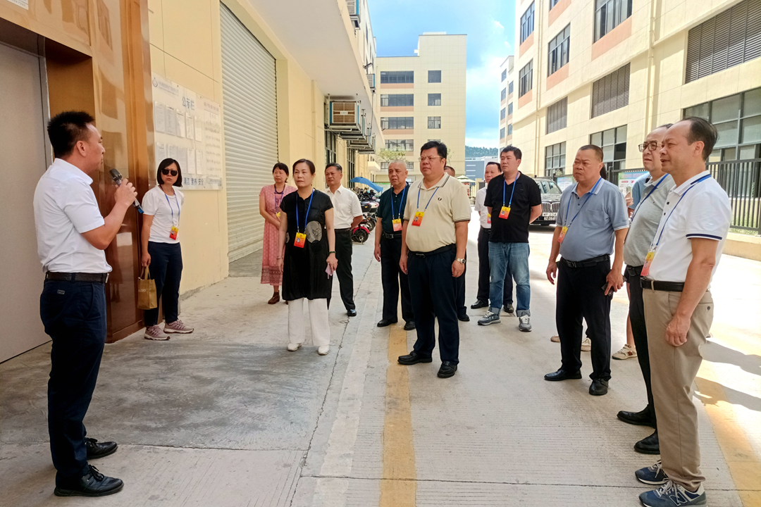 县政协主席袁卫国率县政协常委会组成人员视察全县工业园区发展建设情况