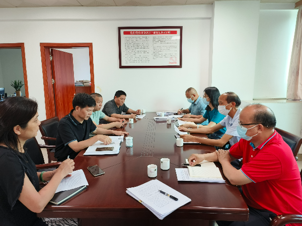6月5日，县委编办主任刘纯心带队到县教育局开展教育资源配置专题调研.jpg