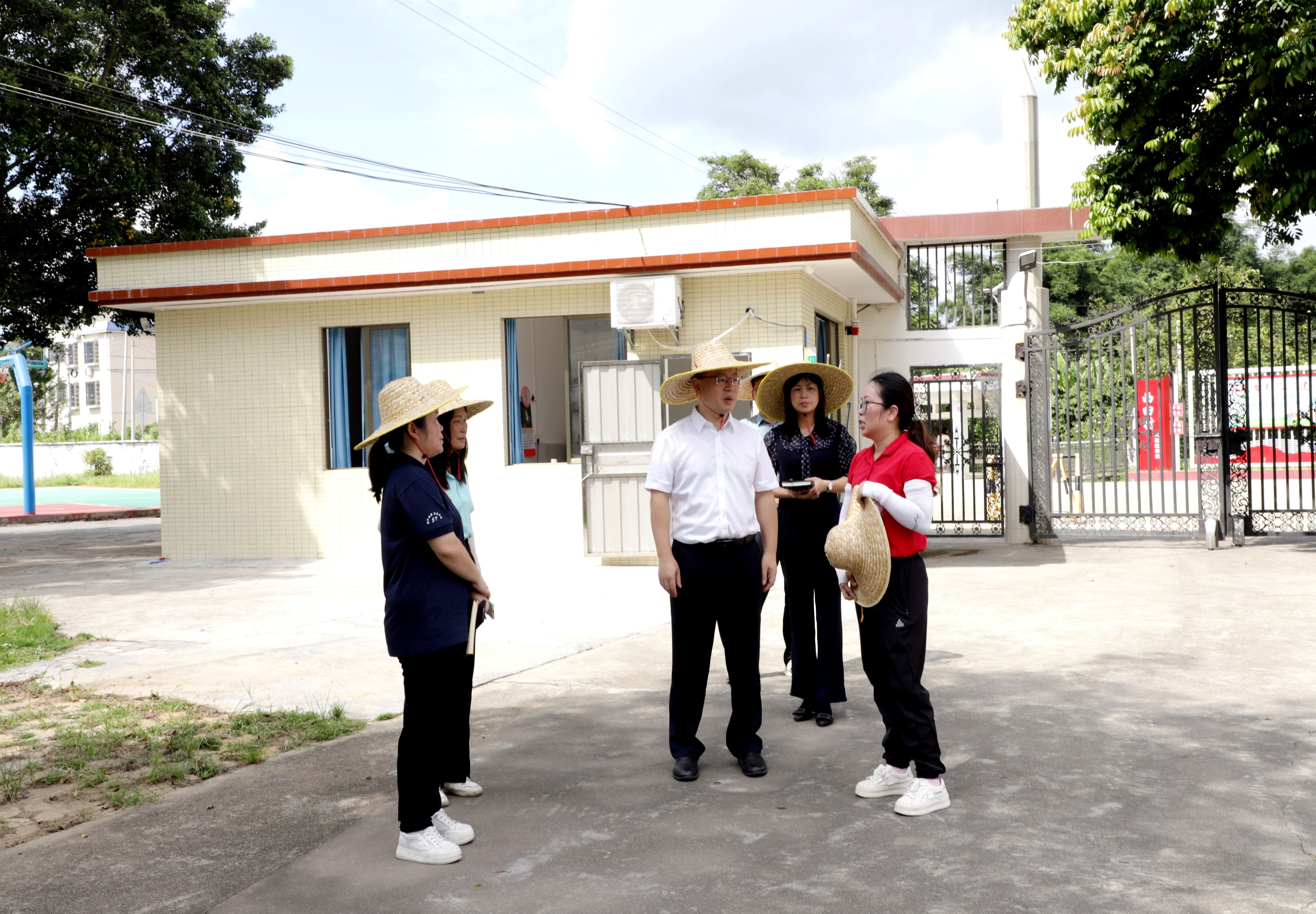 县委副书记、县长江红平率队到水头镇调研佛冈乡村振兴和风貌带建设