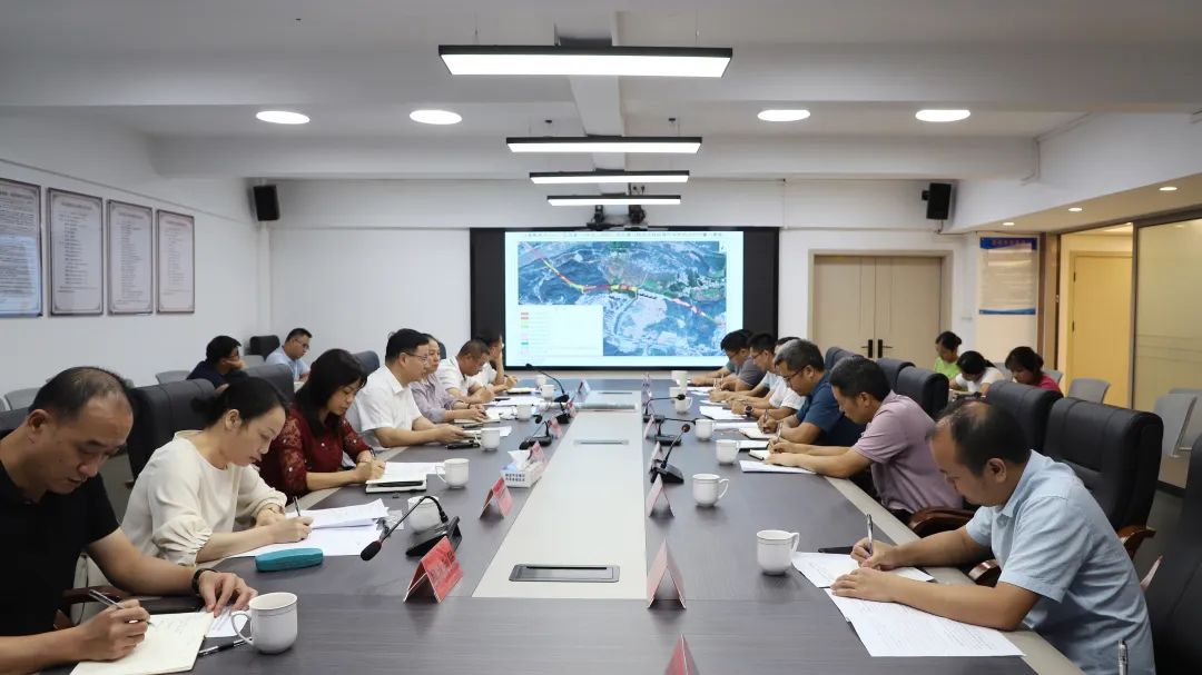 江红平率队到龙山镇调研汕湛高速龙山出口至106国道项目、聚宝B区建设进度及企业发展情况
