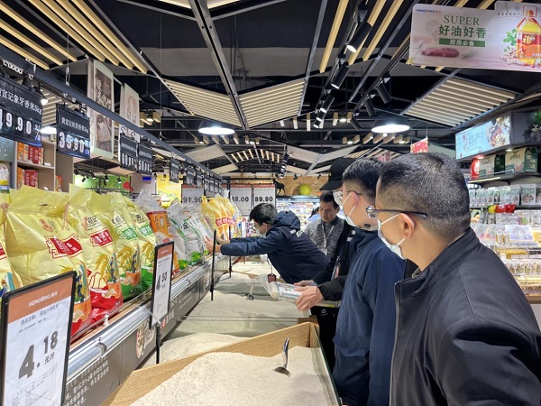 县市场监督管理局开展食品安全“你点我检、服务惠民生”活动2.jpg