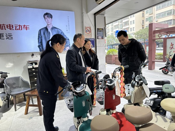 清远市市场监管局到佛冈开展2024年春节前市场监管领域安全监督检查1.jpg