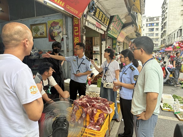 县市场监管局联合县农业农村局开展农贸市场肉类及计量监督专项检查行动3.jpg