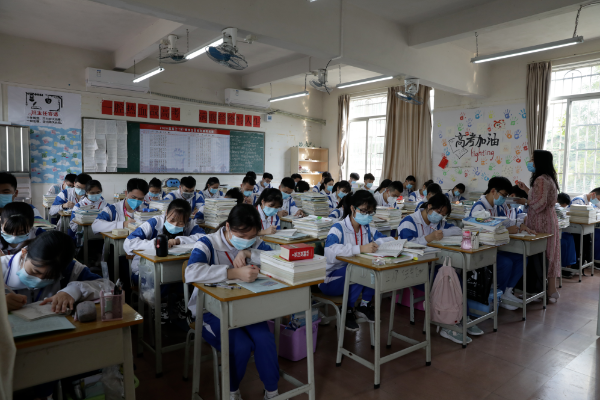 佛冈各校高三、初三年级学生正式返校复学