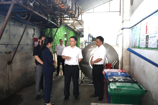 县委副书记、县长江红平率队到石角镇开展垃圾分类工作调研