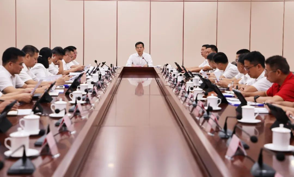 县委书记潘国标主持召开2024年佛冈县生态环境保护委员会第二次全体会议