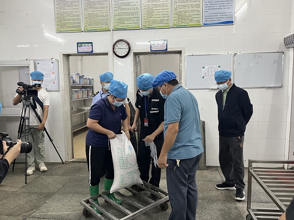食品安全“你点我检、服务惠民生”走进校园2.jpg