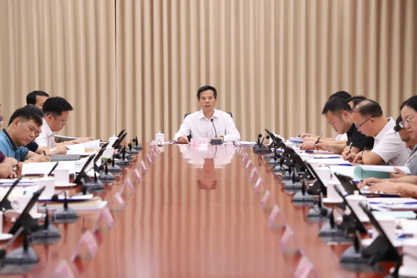 县委书记、县“百千万工程”指挥部总指挥潘国标主持召开2024年县“百千万工程”指挥部第十六次会议