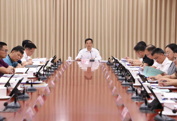 县委理论学习中心组开展2024年第六次专题学习 凝聚多元统战力量 共筑安全保密防线