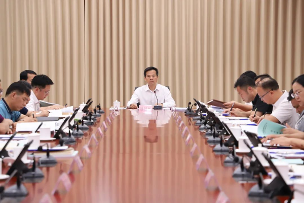 县委书记潘国标主持召开县委十四届第83次常委会（扩大）会议