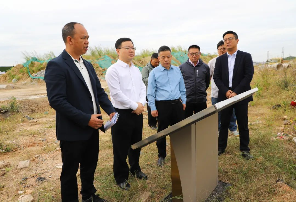 县委副书记、县长江红平率队到汤塘镇督导调研广佛（佛冈）产业园一纵北路项目推进情况