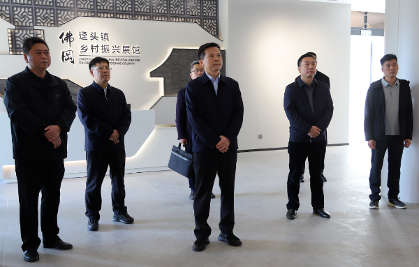 县委书记潘国标率队到迳头镇督导调研典型村培育工作和重点企业发展情况