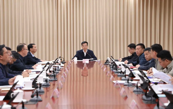 县委书记潘国标主持召开县委十四届第84次常委会（扩大）会议