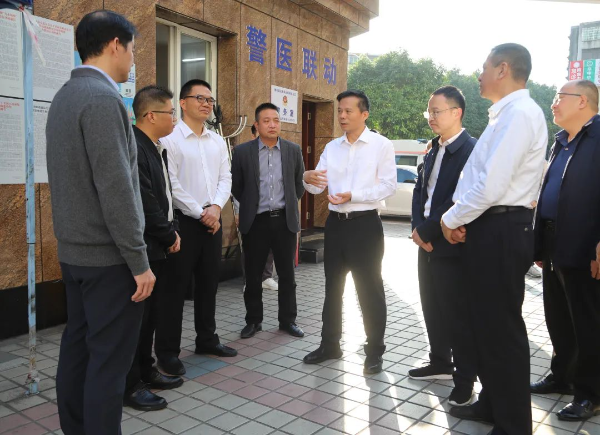 县委书记潘国标率队开展公共安全工作专题调研
