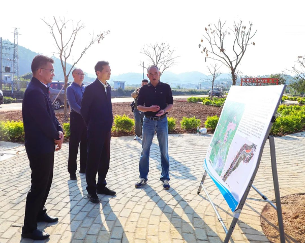 县委书记潘国标率队到石角镇观山村开展“百千万工程”挂点联系工作