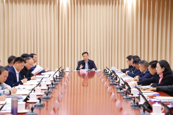 县委书记潘国标主持召开十四届县委全面深化改革委员会第十三次会议
