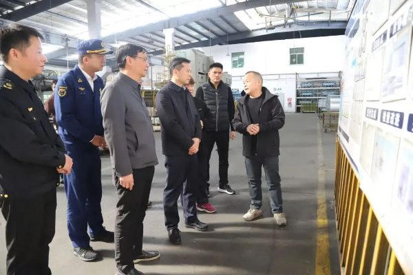 县委书记潘国标率队到石角镇、龙山镇督导检查安全生产、消防、交通等重点工作