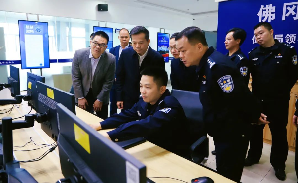 县四套班子领导分别带队走访慰问春节期间坚守岗位的一线工作人员