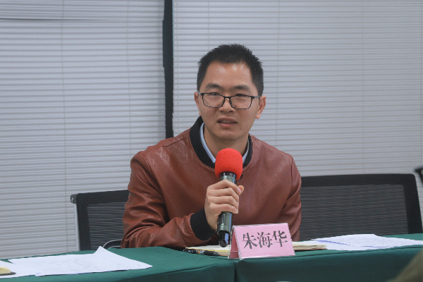 县人力资源社会保障局副局长朱海华讲话.jpg