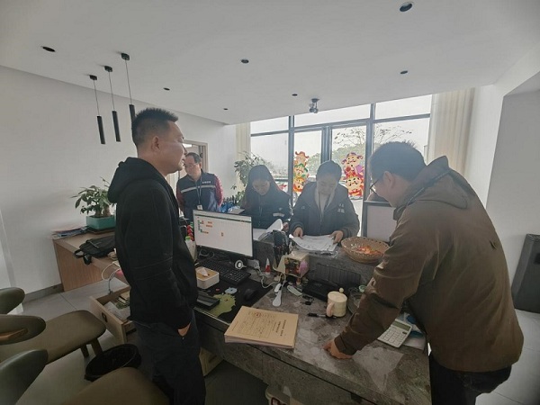 佛冈县市场监督管理局开展民宿类电梯使用单位复工复产安全专项检查2.jpg
