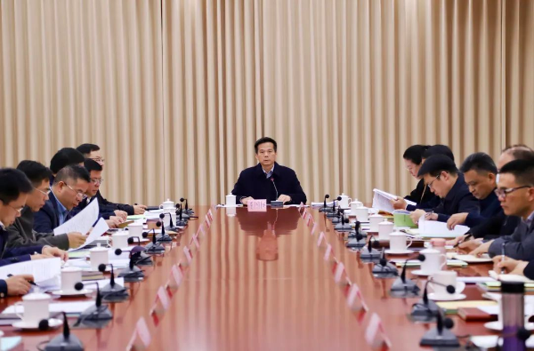 县委常委会听取并评议各镇党委书记和县有关党（工）委书记抓基层党建工作述职