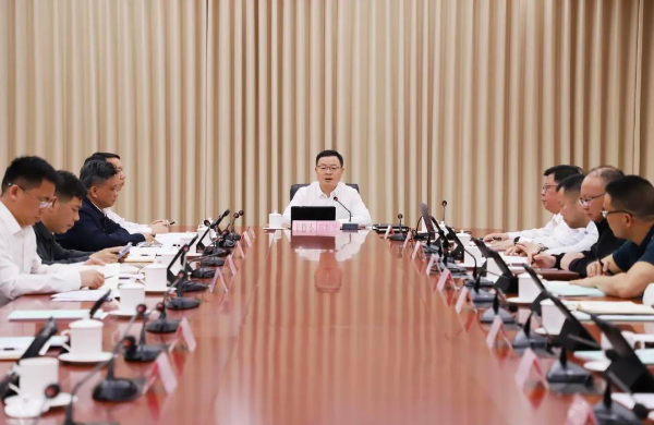 2025年佛冈县委理论学习中心组第二次专题学习会议召开