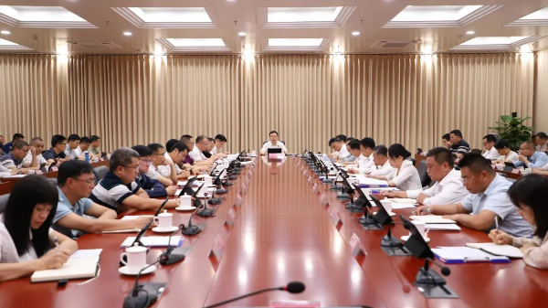 县委副书记、县长江红平主持召开县委十四届第94次常委会（扩大）会议