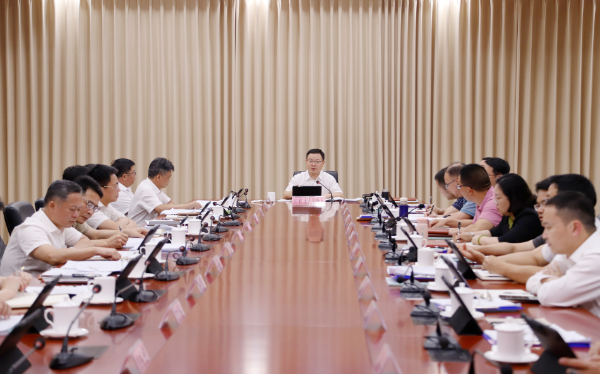 县委副书记、县长江红平主持召开县委十四届第97次常委会（扩大）会议